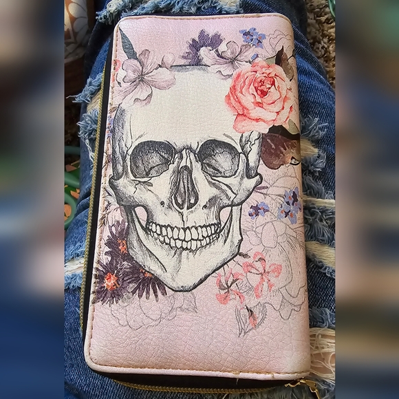 Skull & Roses Wallet - Picture 10 of 11